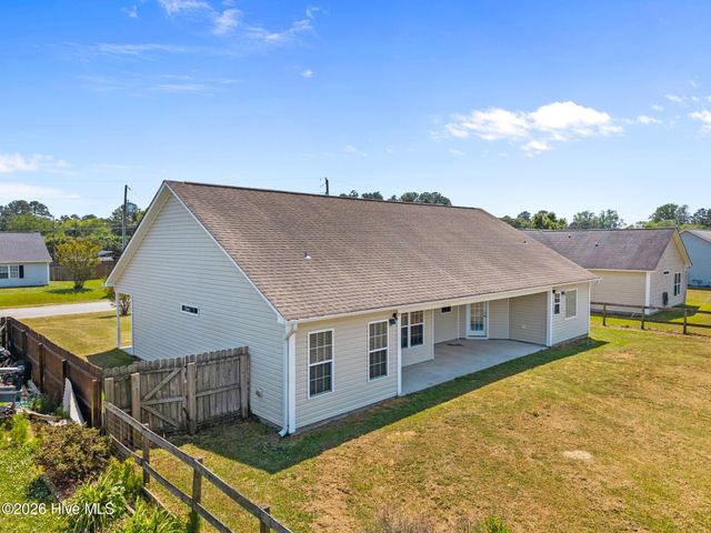 209 Cherry Blossom Drive, Richlands, NC 28574