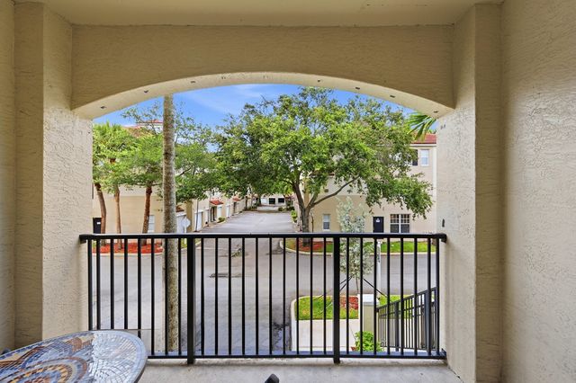 5820 W Sample Road 206, Coral Springs, FL 33067