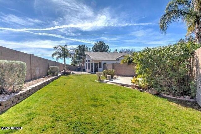 2131 S PEPPERTREE Drive, Gilbert, AZ 85295