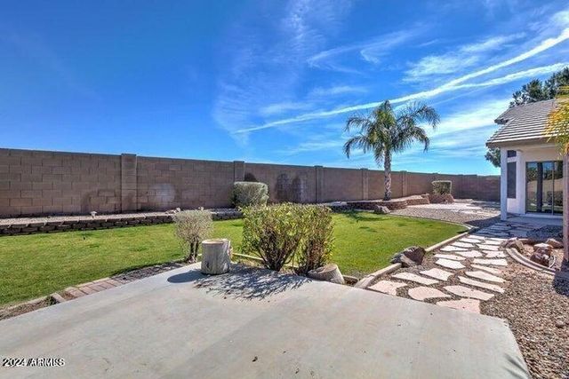 2131 S PEPPERTREE Drive, Gilbert, AZ 85295