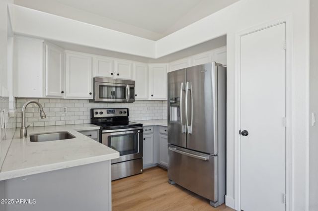 2131 S PEPPERTREE Drive, Gilbert, AZ 85295