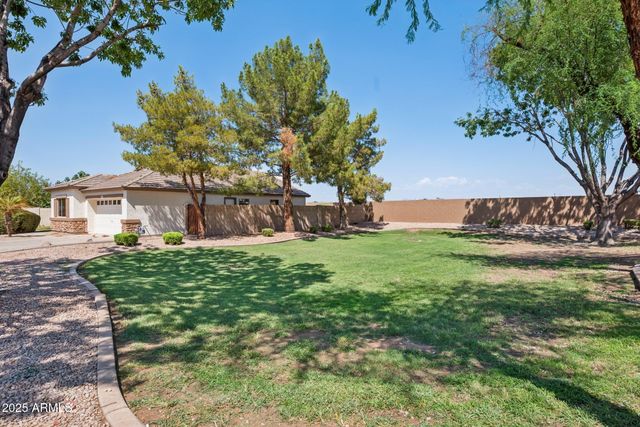 2131 S PEPPERTREE Drive, Gilbert, AZ 85295