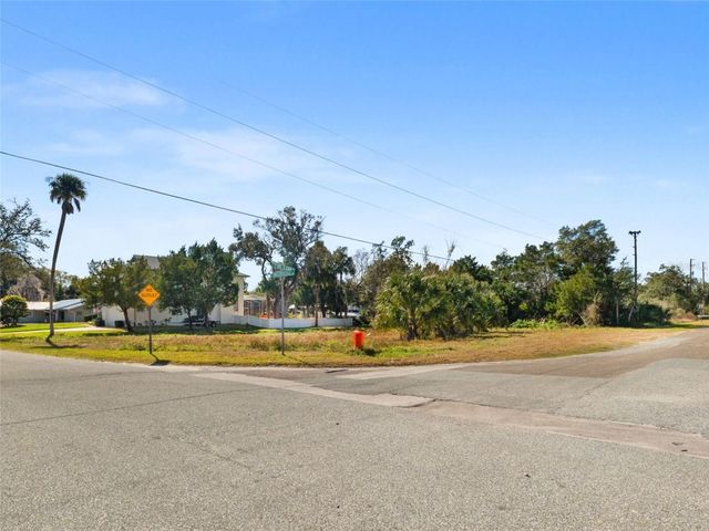 2262 N WATERSEDGE DRIVE, Crystal River, FL 34429