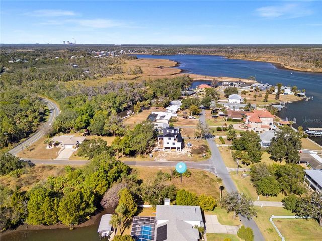 2262 N WATERSEDGE DRIVE, Crystal River, FL 34429