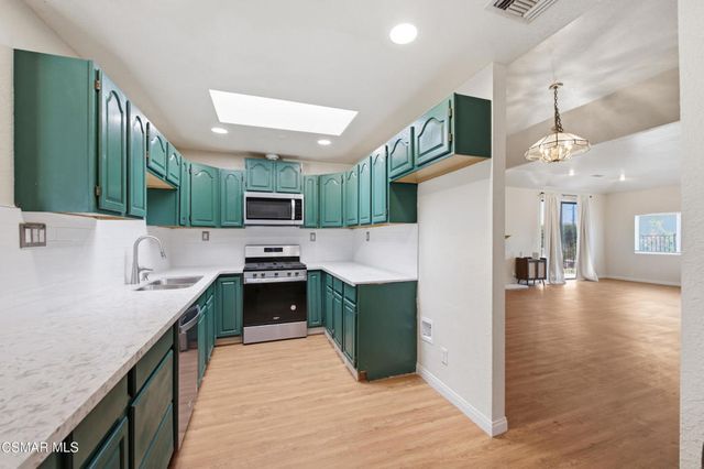 8681 Winnetka Avenue, Winnetka, CA 91306