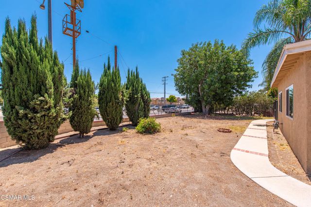 8681 Winnetka Avenue, Winnetka, CA 91306