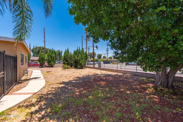 8681 Winnetka Avenue, Winnetka, CA 91306