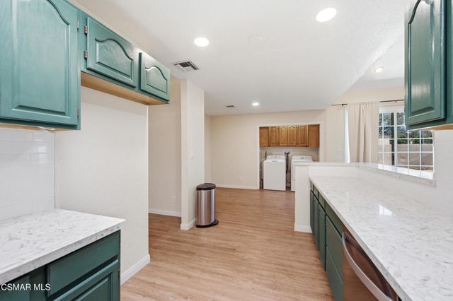 8681 Winnetka Avenue, Winnetka, CA 91306
