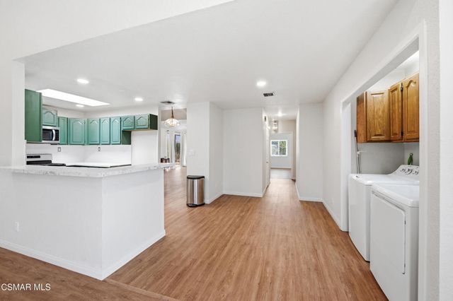 8681 Winnetka Avenue, Winnetka, CA 91306
