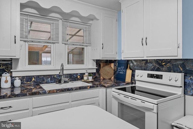 859 WALNUT ST, Royersford, PA 19468