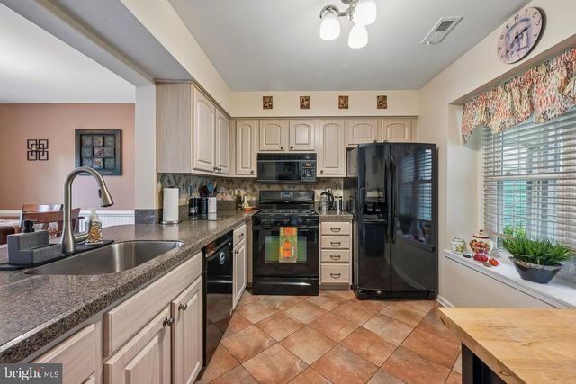 29 HOLLOWELL WAY, Mount Laurel, NJ 08054