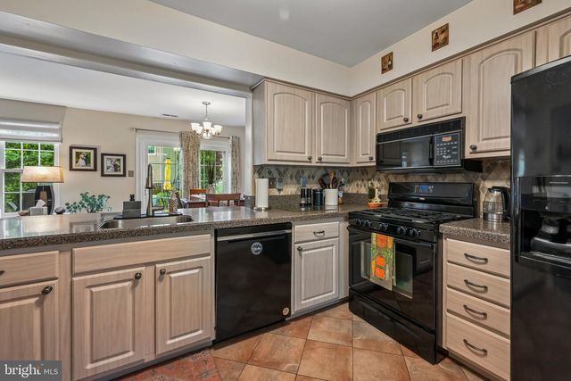 29 HOLLOWELL WAY, Mount Laurel, NJ 08054