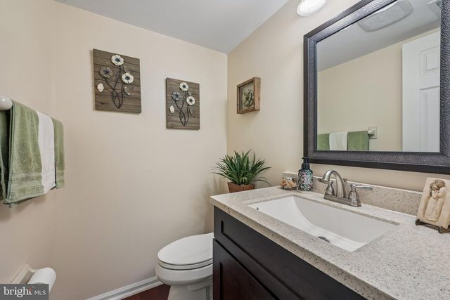 29 HOLLOWELL WAY, Mount Laurel, NJ 08054