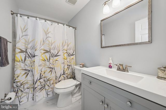 29 HOLLOWELL WAY, Mount Laurel, NJ 08054