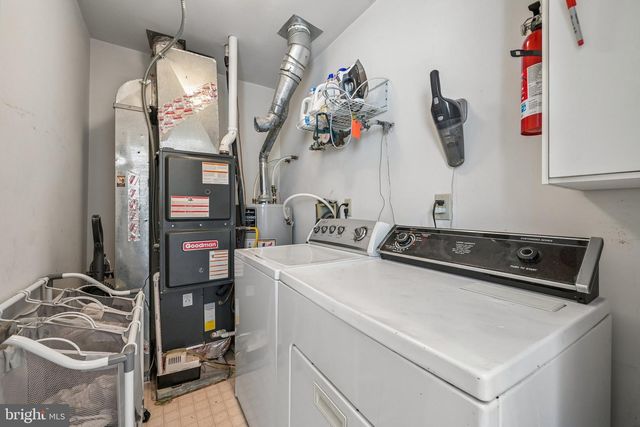 29 HOLLOWELL WAY, Mount Laurel, NJ 08054