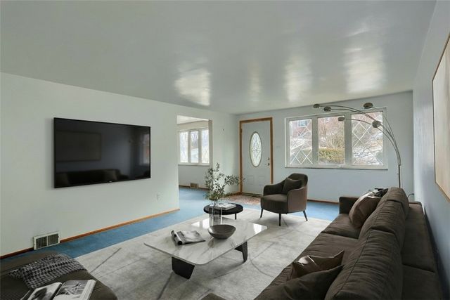 3091 Woodridge Dr, Whitehall, PA 15227