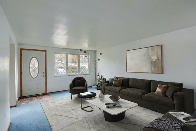 3091 Woodridge Dr, Whitehall, PA 15227