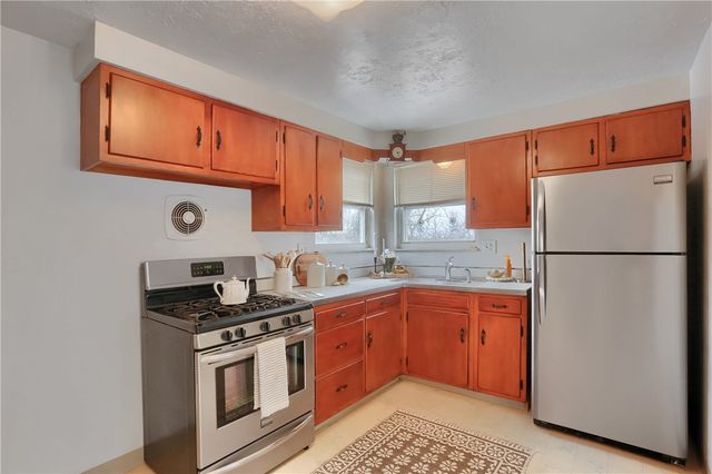 3091 Woodridge Dr, Whitehall, PA 15227