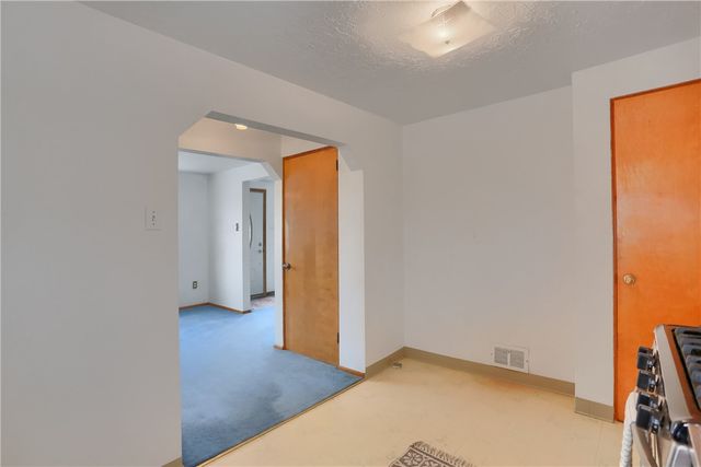 3091 Woodridge Dr, Whitehall, PA 15227