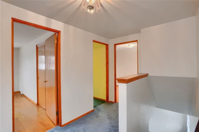 3091 Woodridge Dr, Whitehall, PA 15227