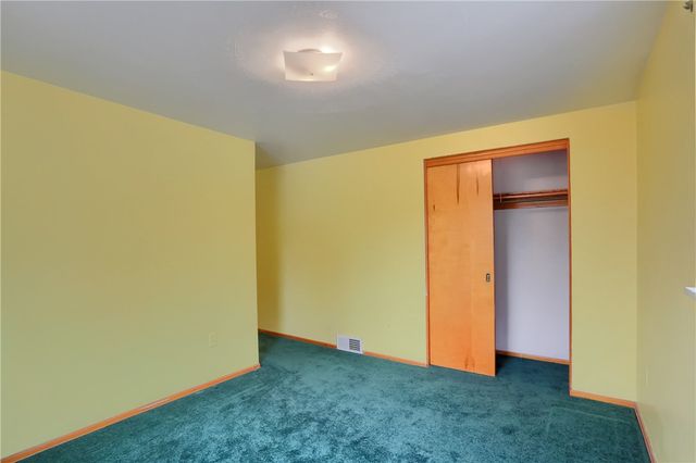 3091 Woodridge Dr, Whitehall, PA 15227