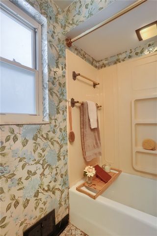 3091 Woodridge Dr, Whitehall, PA 15227