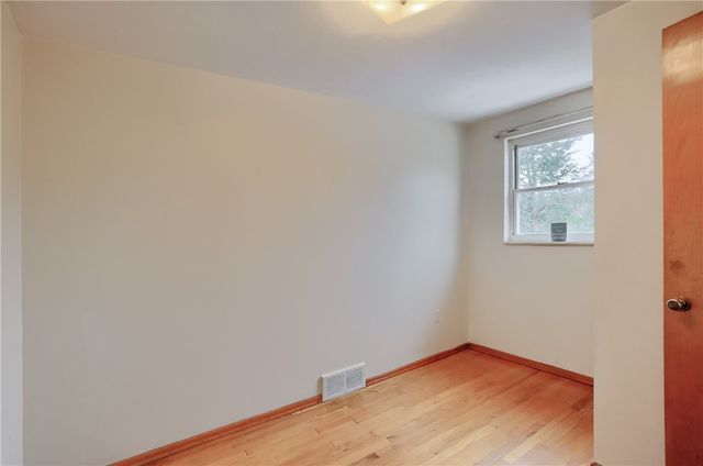 3091 Woodridge Dr, Whitehall, PA 15227