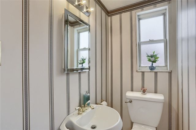 3091 Woodridge Dr, Whitehall, PA 15227