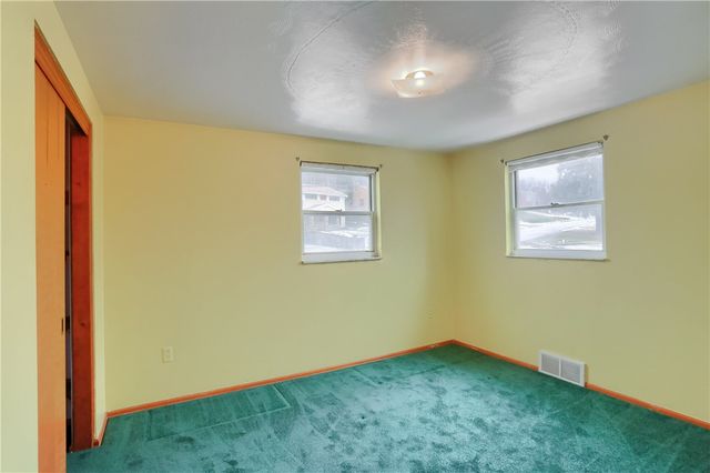 3091 Woodridge Dr, Whitehall, PA 15227