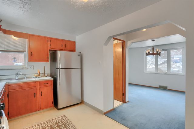 3091 Woodridge Dr, Whitehall, PA 15227