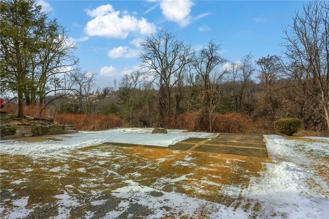 3091 Woodridge Dr, Whitehall, PA 15227