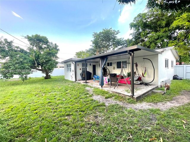 210 SW 65th Way, Pembroke Pines, FL 33023