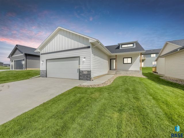 1716 N Concord Dr Drive, Sioux Falls, SD 57110
