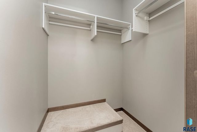 1716 N Concord Dr Drive, Sioux Falls, SD 57110