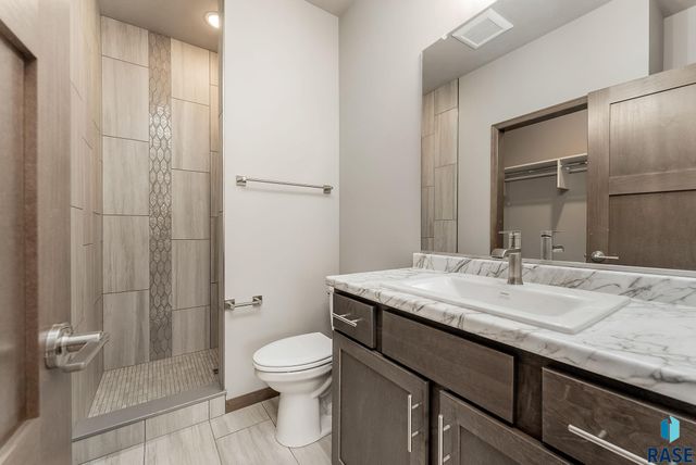 1716 N Concord Dr Drive, Sioux Falls, SD 57110