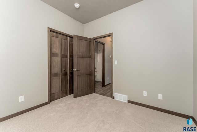 1716 N Concord Dr Drive, Sioux Falls, SD 57110