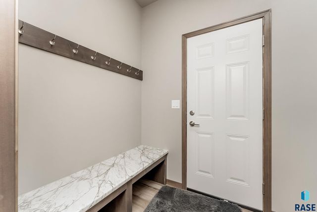 1716 N Concord Dr Drive, Sioux Falls, SD 57110