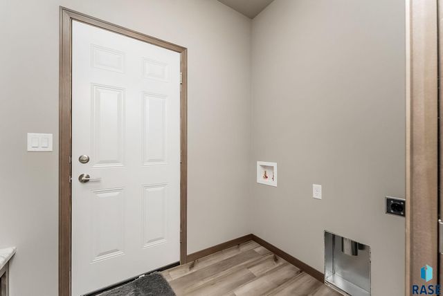 1716 N Concord Dr Drive, Sioux Falls, SD 57110