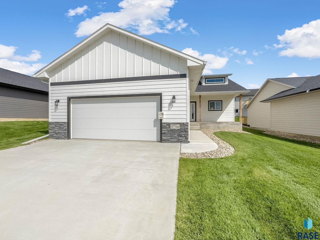 1716 N Concord Dr Drive, Sioux Falls, SD 57110