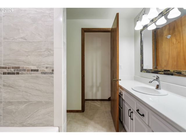 1105 Sw 10TH Dr, Gresham, OR 97080