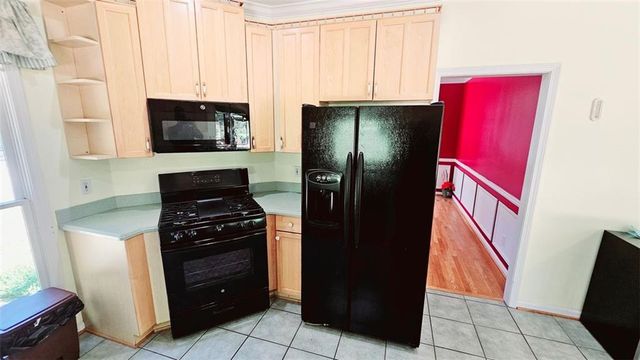 44 HIDDEN LAKES Court, Newnan, GA 30263