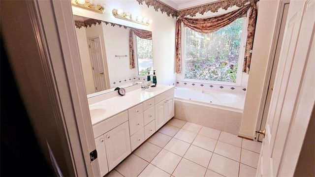 44 HIDDEN LAKES Court, Newnan, GA 30263