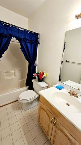 44 HIDDEN LAKES Court, Newnan, GA 30263