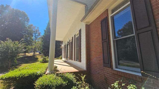 44 HIDDEN LAKES Court, Newnan, GA 30263