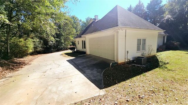 44 HIDDEN LAKES Court, Newnan, GA 30263