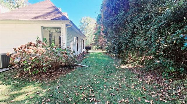 44 HIDDEN LAKES Court, Newnan, GA 30263