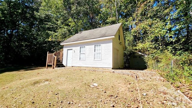 44 HIDDEN LAKES Court, Newnan, GA 30263