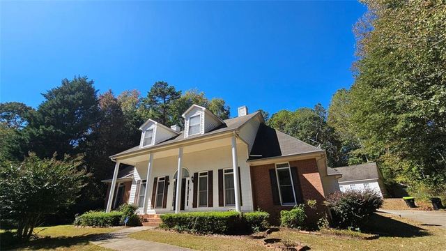 44 HIDDEN LAKES Court, Newnan, GA 30263