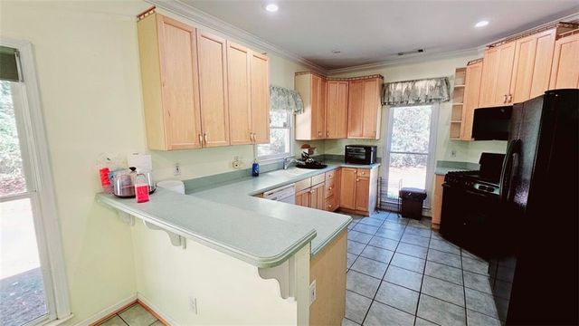 44 HIDDEN LAKES Court, Newnan, GA 30263