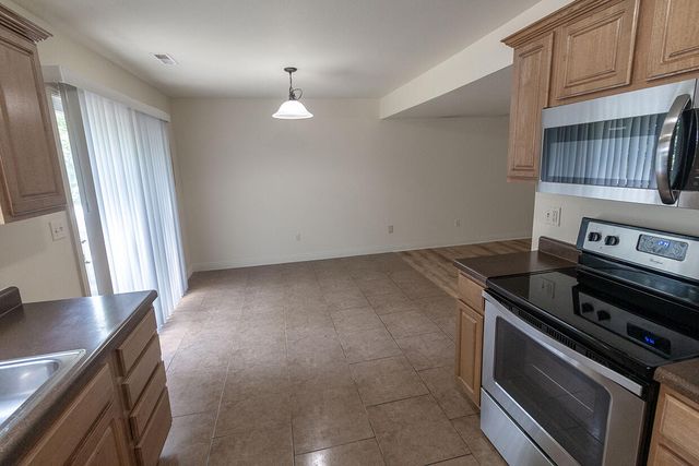 4610 DEHAVEN DR, Columbia, MO 65202